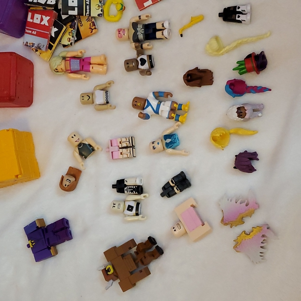 💜 2/$10 Mix of Roblox - Picture 2 of 4